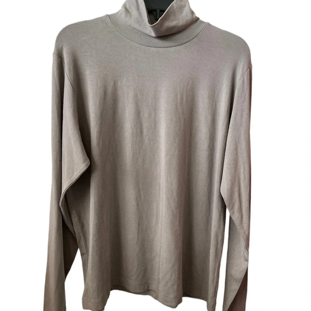 Gray Turtle Neck Top Size X.
Linda Allard/Ellen Tracy Long Sleeves Top
